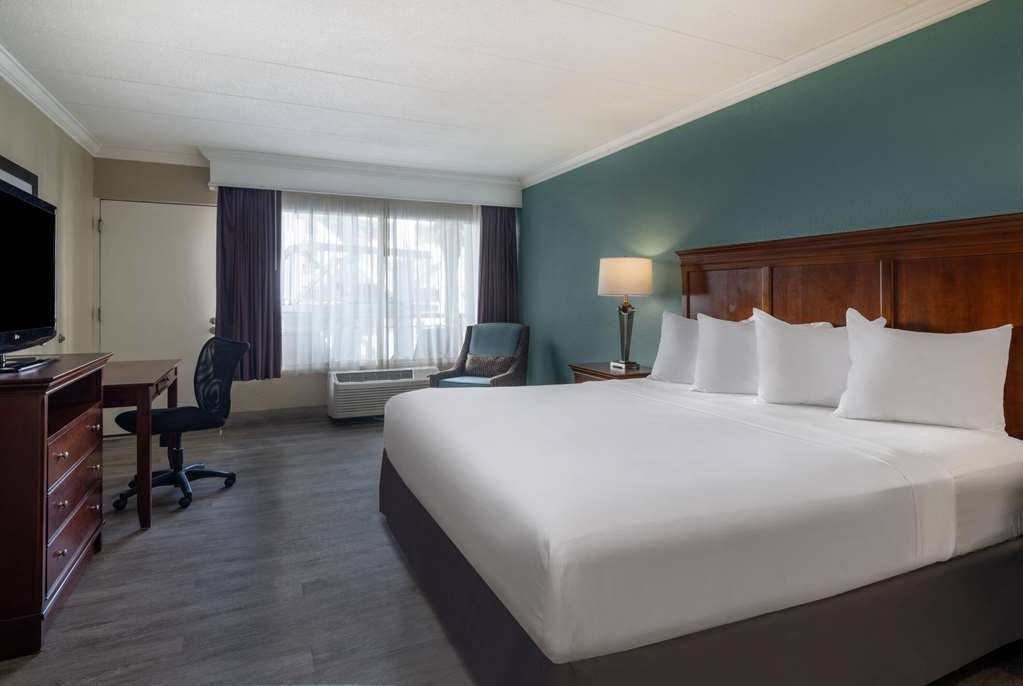 Hotel The Sandbar Hotel, Trademark Collection by Wyndham photo 1