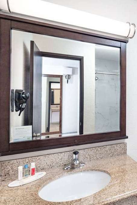 Hotel Travelodge by Wyndham Newport photo 4