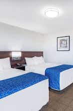 Hotel Travelodge by Wyndham Newport photo 2