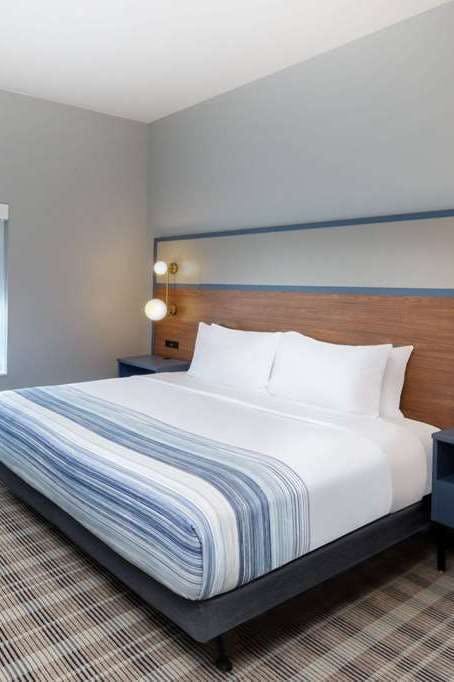 Hotel AmericInn by Wyndham Mountain Home photo 1