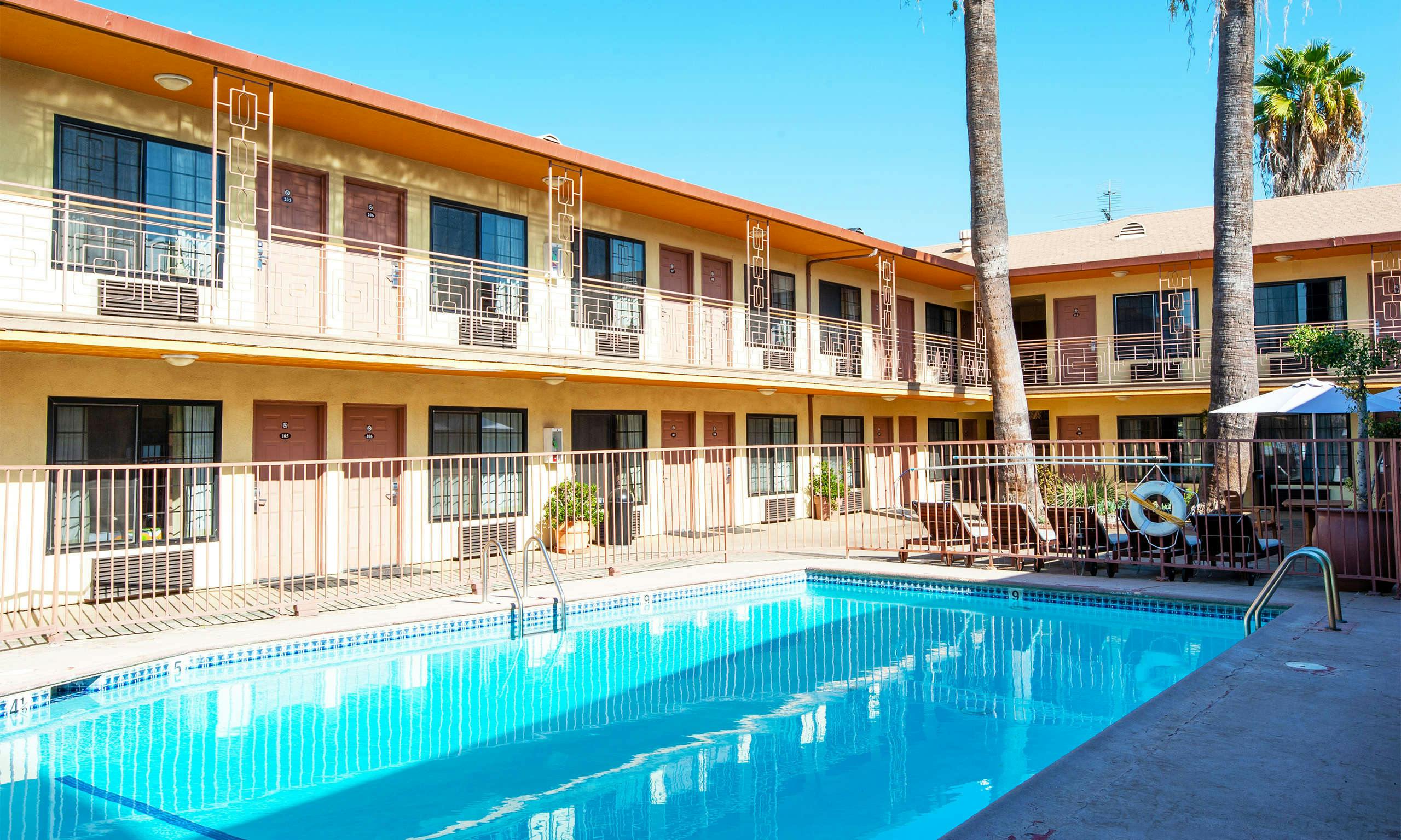 Studio City Court Yard Hotel