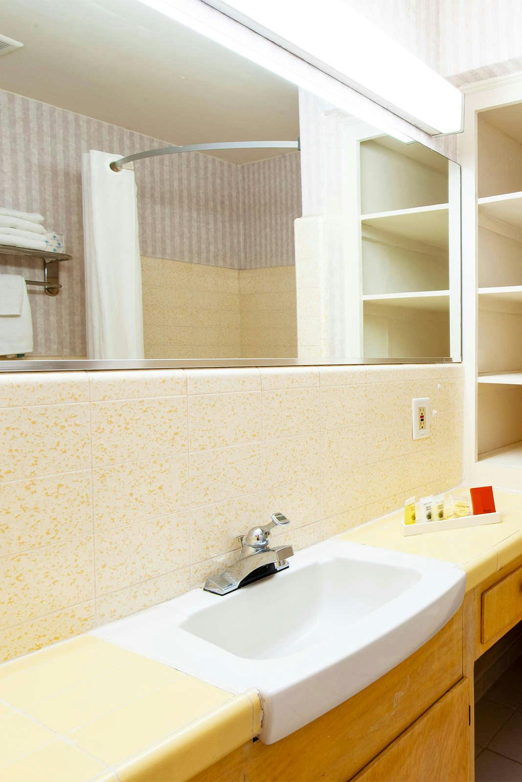 Hotel Studio City Court Yard Hotel photo 3