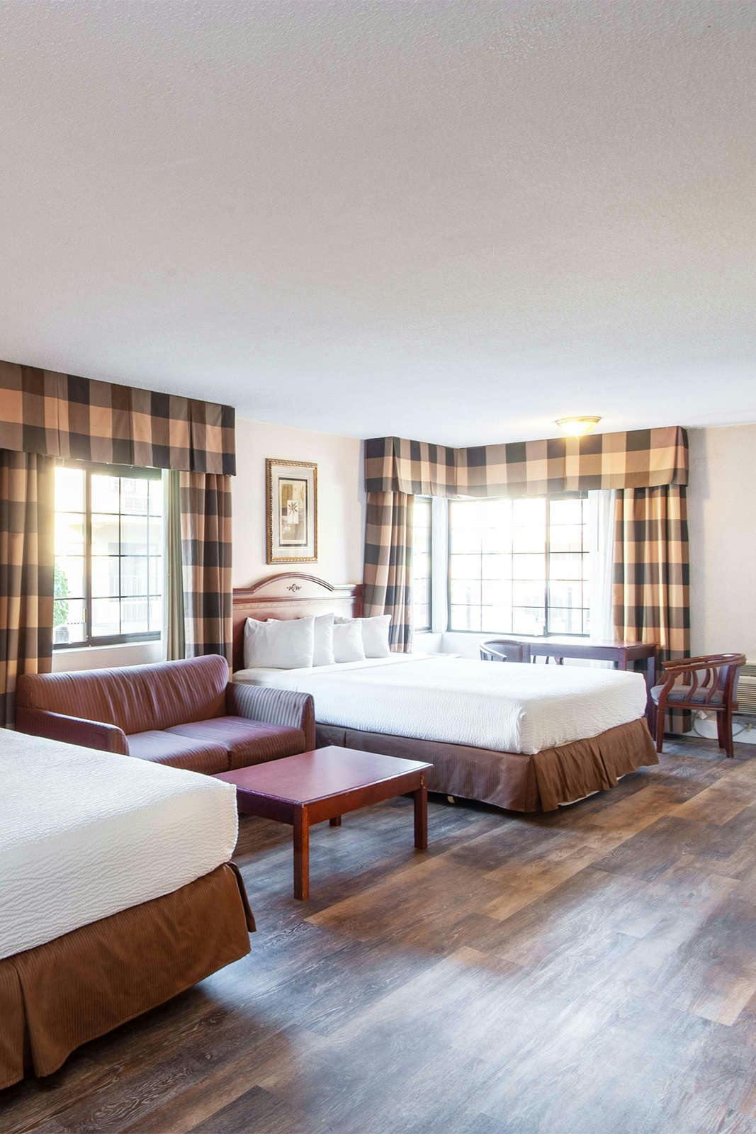 Hotel Studio City Court Yard Hotel photo 2