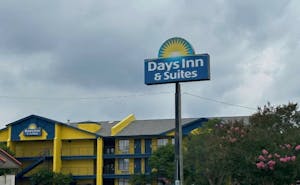 Days Inn and Suites Mobile