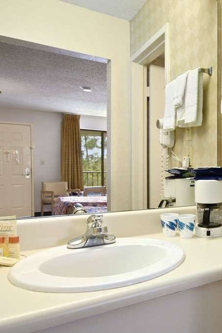 Hotel Days Inn and Suites Mobile photo 5