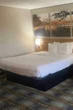 Hotel Days Inn and Suites Mobile photo 1