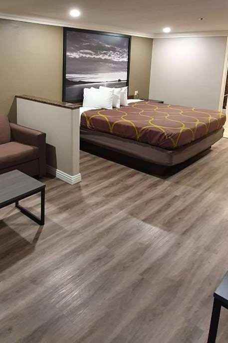 Hotel Super 8 by Wyndham Cypress Buena Park Area photo 2