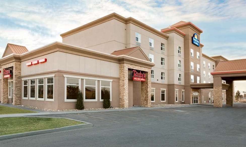 Days Inn & Suites by Wyndham Edmonton Airport