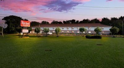 Red Roof Inn & Suites Vineland - Buena