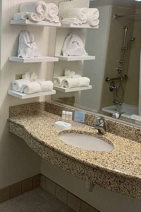 Hotel Wingate by Wyndham St. Louis Airport photo 4