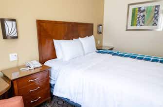 Hotel Days Inn by Wyndham College Park Atlanta Airport South photo 1