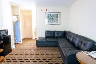 Hotel Days Inn by Wyndham College Park Atlanta Airport South photo 4
