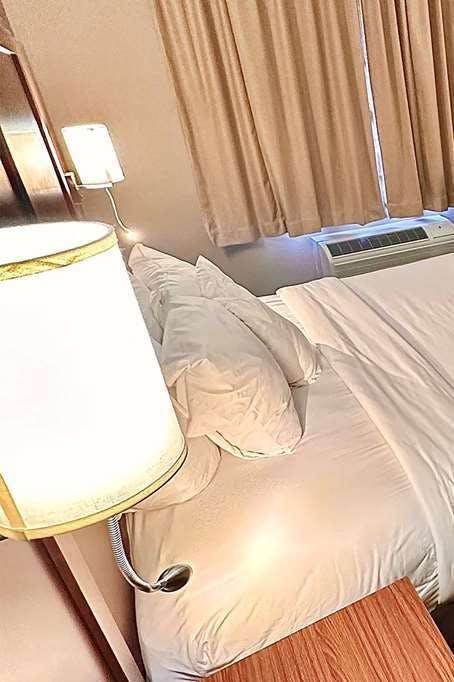 Hotel Baymont by Wyndham Phoenix North photo 1