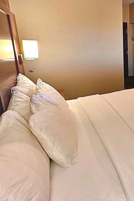 Hotel Baymont by Wyndham Phoenix North photo 2