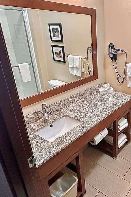 Hotel Baymont by Wyndham Phoenix North photo 4