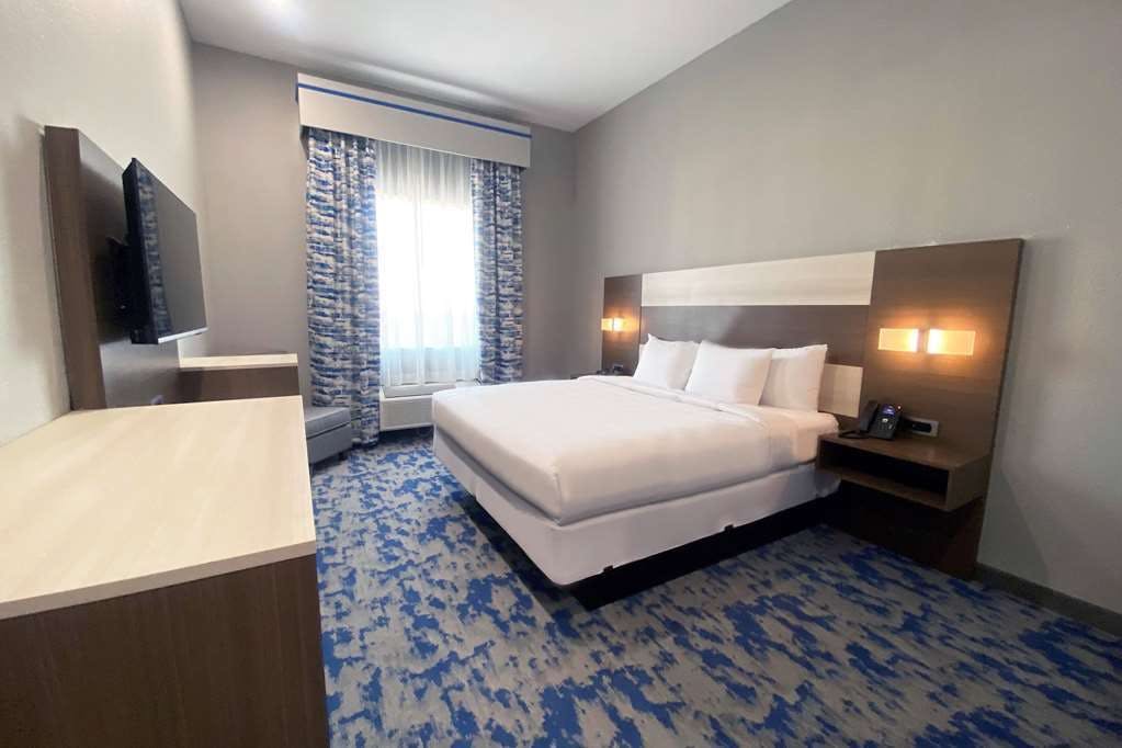 Hotel Baymont by Wyndham Carlsbad NM photo 1