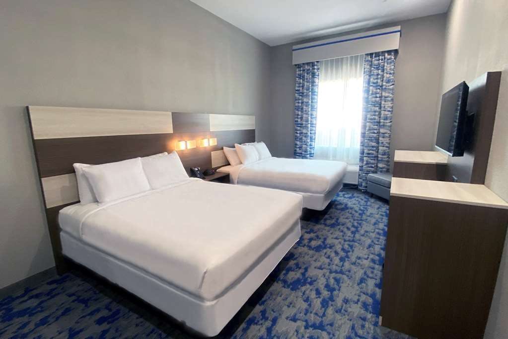 Hotel Baymont by Wyndham Carlsbad NM photo 4