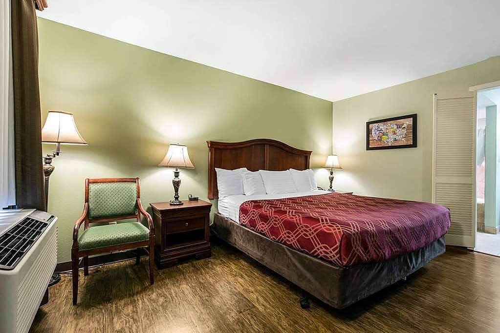 Hotel Baymont Branson Thousand Hill photo 2