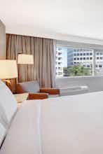 Hotel DoubleTree by Hilton LAX - El Segundo photo 2