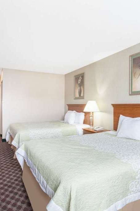 Hotel Days Inn and Suites Seaford photo 3