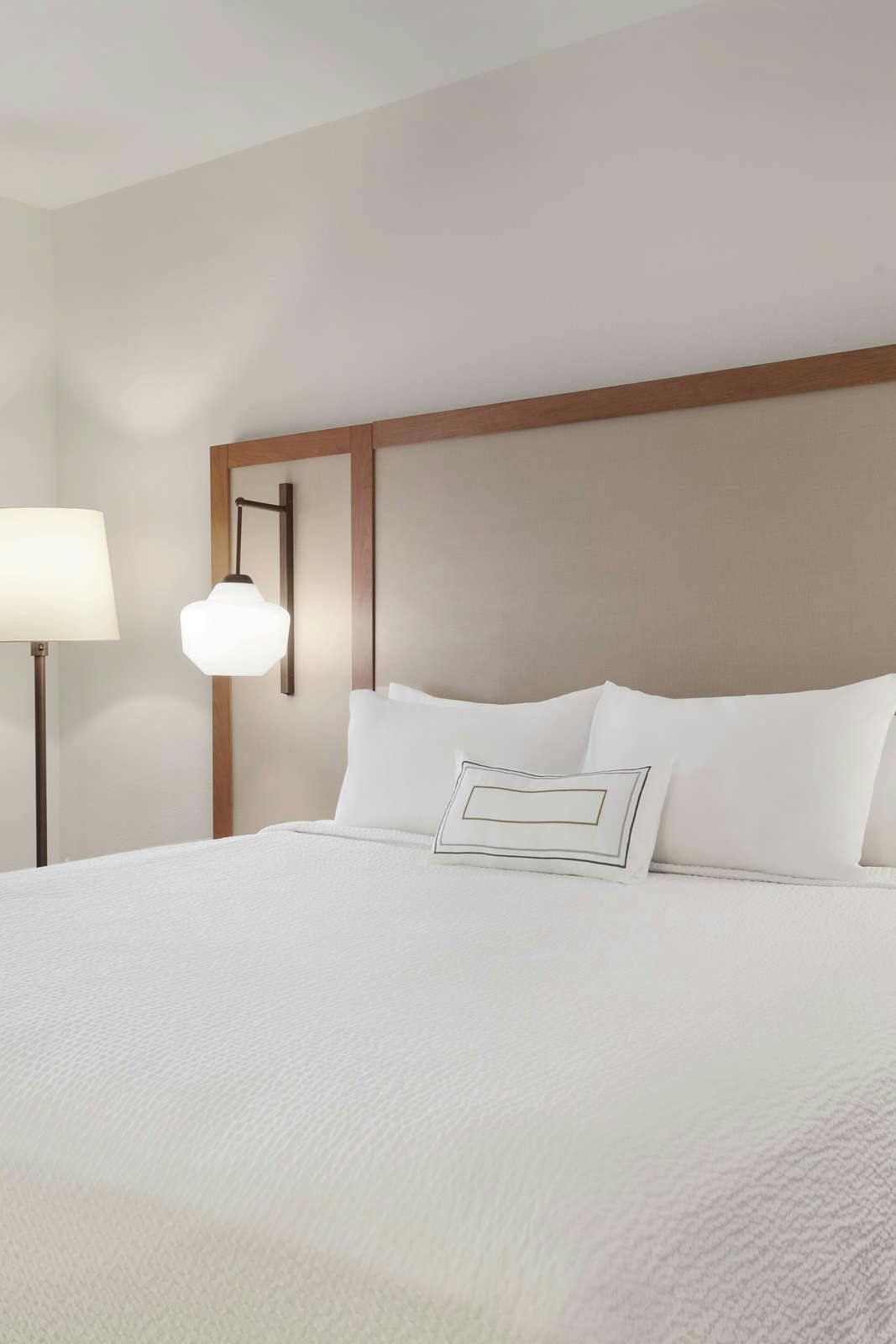 Hotel Fairfield Inn by Marriott Visalia Sequoia photo 2