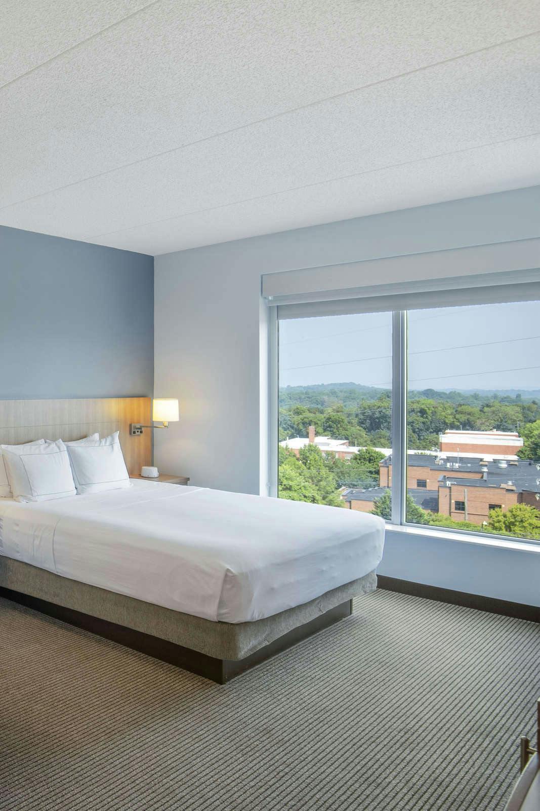 Hotel DoubleTree by Hilton Asheville Downtown photo 2