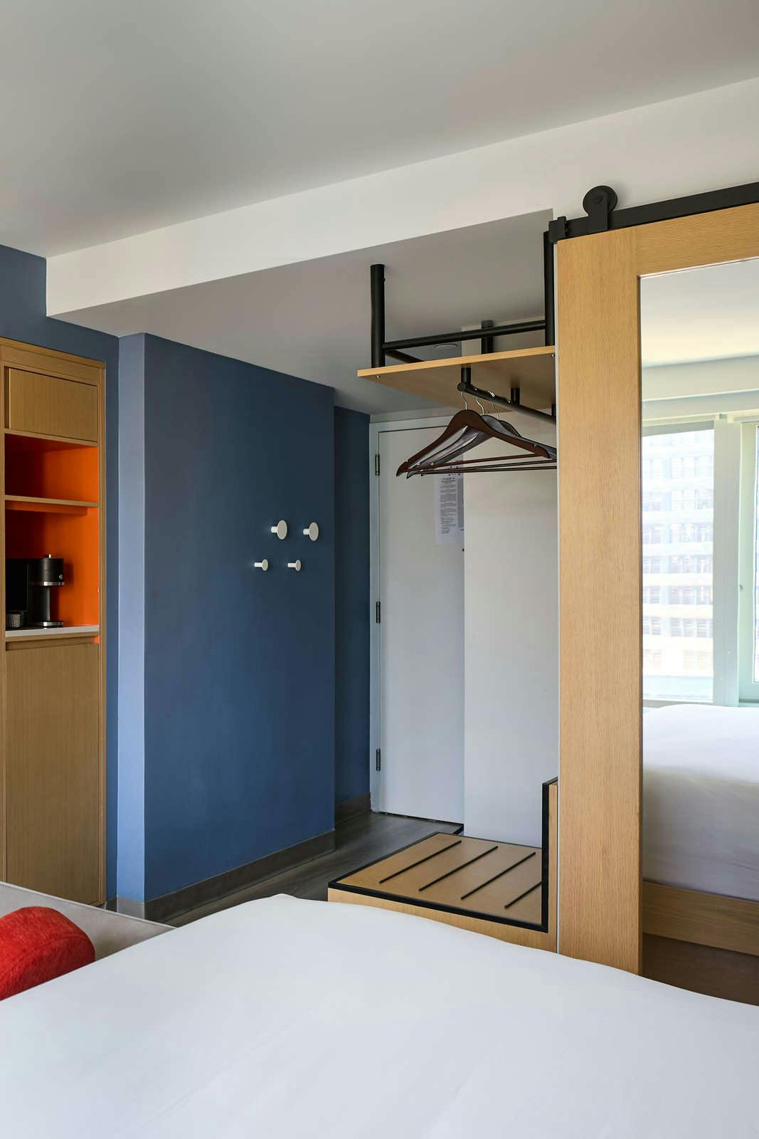 Hotel Delta Hotels by Marriott New York Times Square photo 4