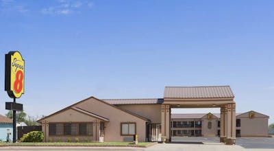 Super 8 by Wyndham Childress