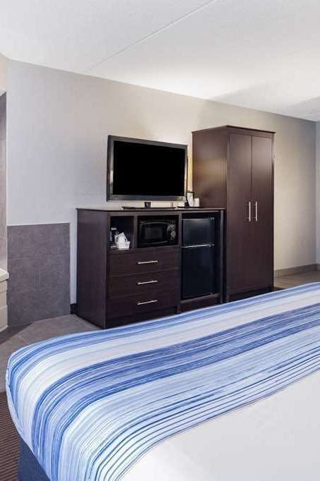 Hotel AmericInn by Wyndham Plover Stevens Point photo 1