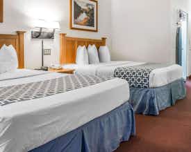 Hotel Baymont by Wyndham Bay City photo 1