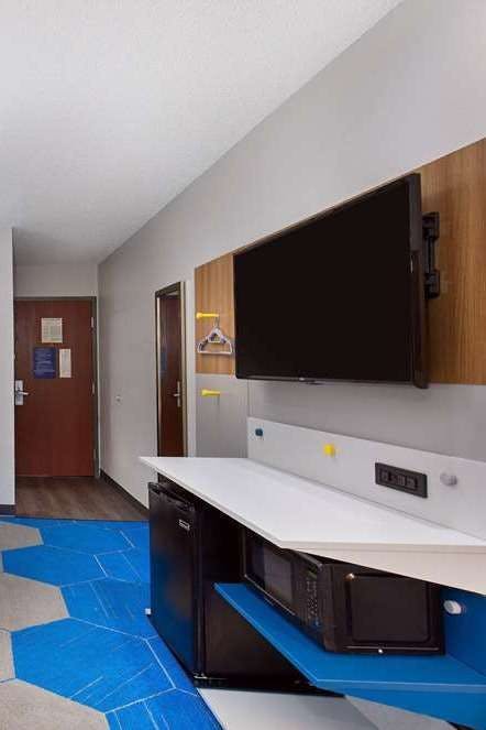 Hotel Microtel Inn & Suites by Wyndham Columbus North photo 3