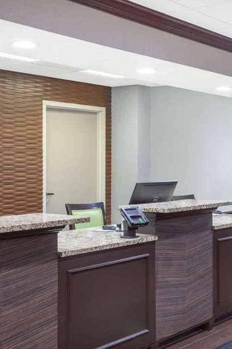 Hotel Wingate by Wyndham Charleston Coliseum photo 1