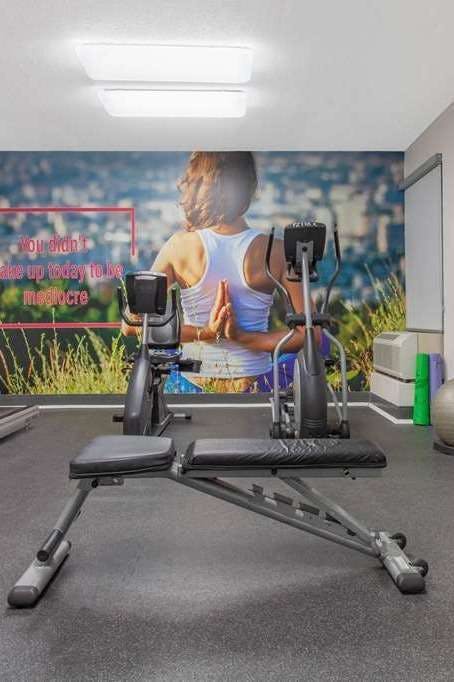 Hotel Wingate by Wyndham Charleston Coliseum photo 3