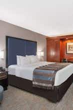 Hotel Wingate by Wyndham Charleston Coliseum photo 4