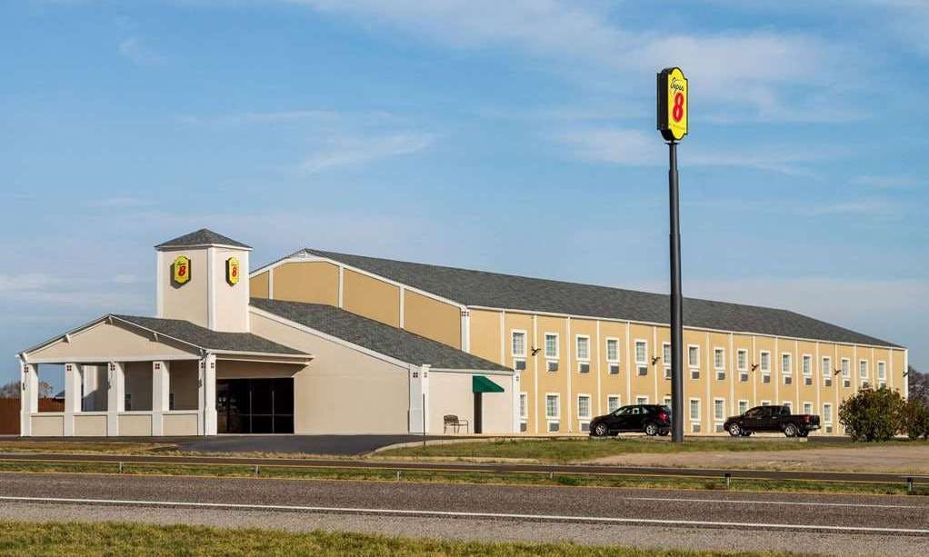 Super 8 by Wyndham Gainesville TX