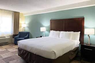 Hotel Wyndham Garden Newark Fremont photo 1