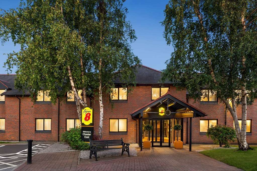 Super 8 Chester East