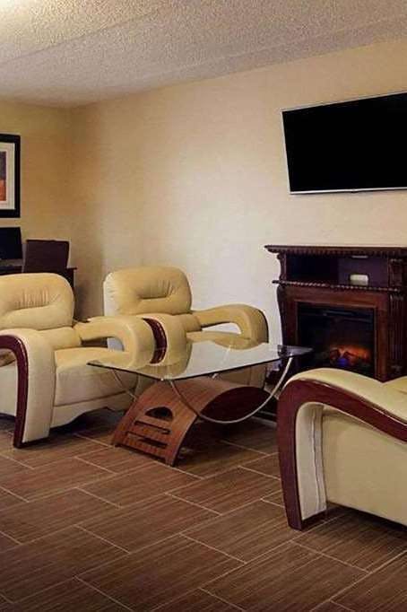 Hotel Super 8 by Wyndham Sturtevant/Racine photo 5