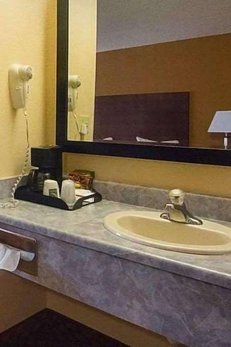 Hotel Super 8 by Wyndham Sturtevant/Racine photo 3