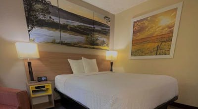 Days Inn and Suites Kaukauna