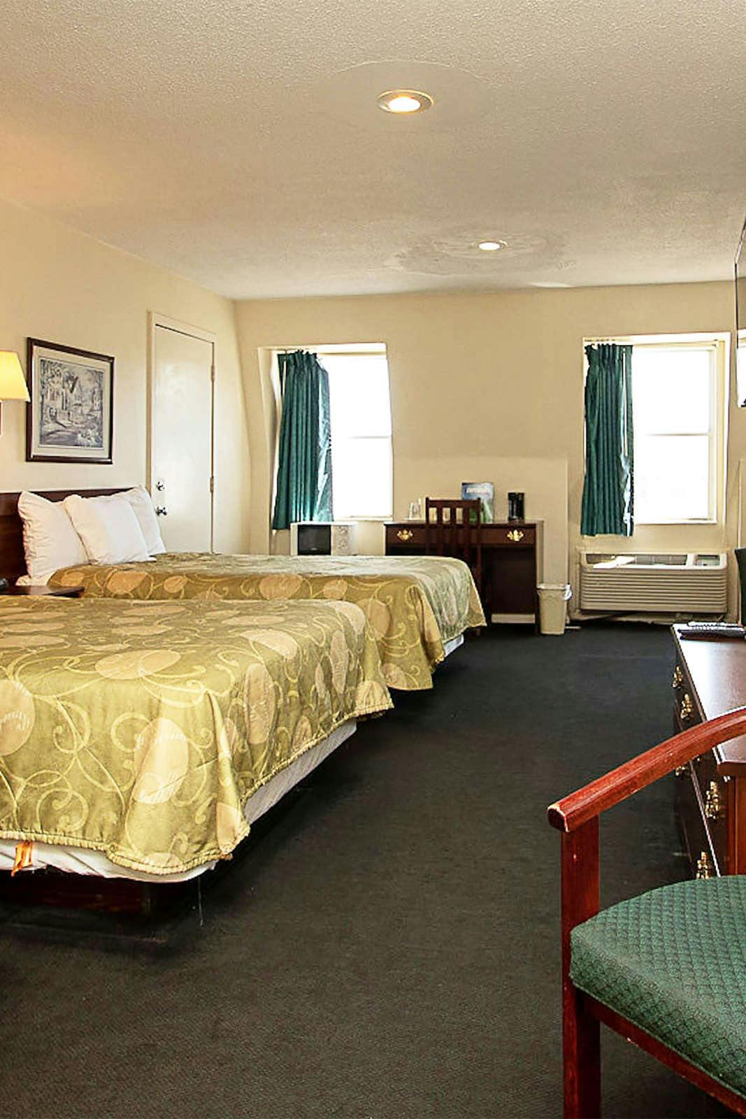 Hotel Country Squire Inn and Suites photo 3