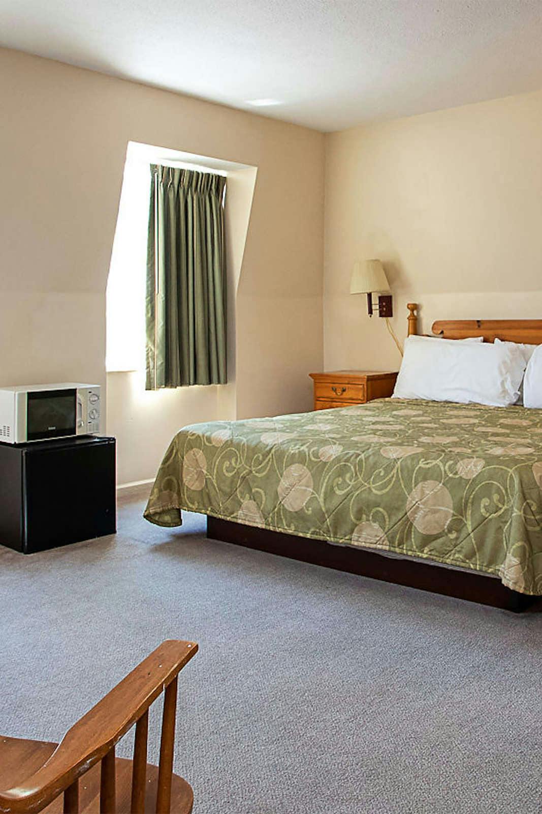 Hotel Country Squire Inn and Suites photo 5