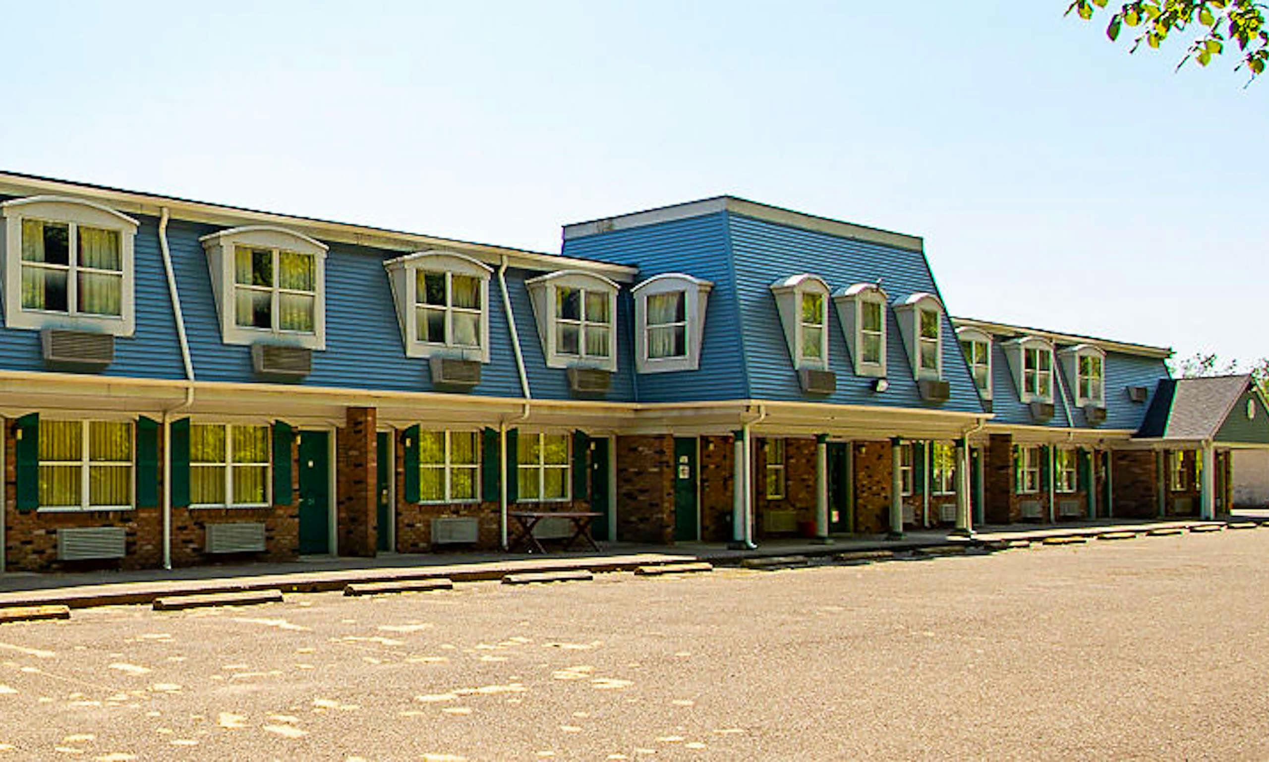 Country Squire Inn and Suites