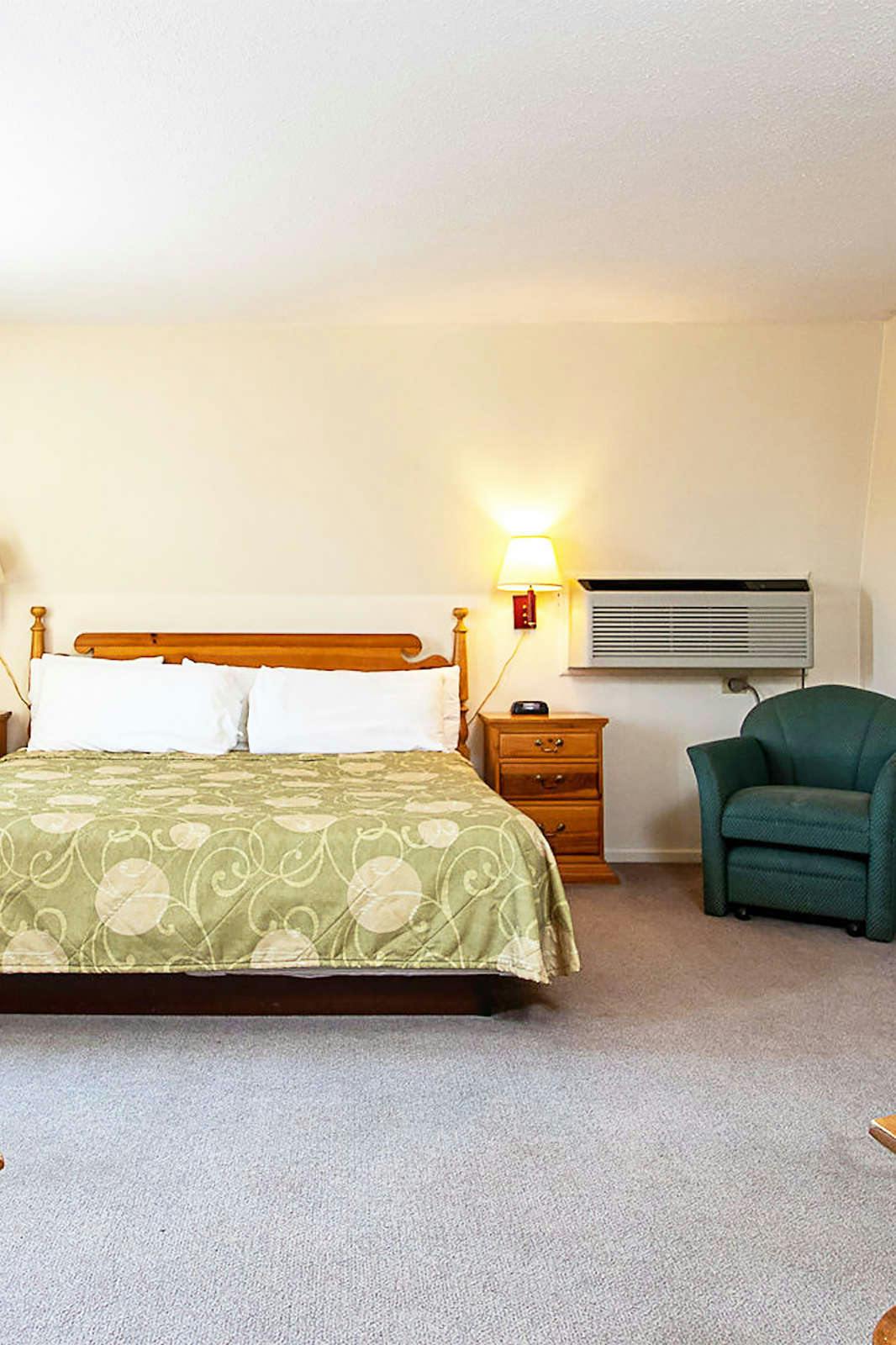 Hotel Country Squire Inn and Suites photo 2