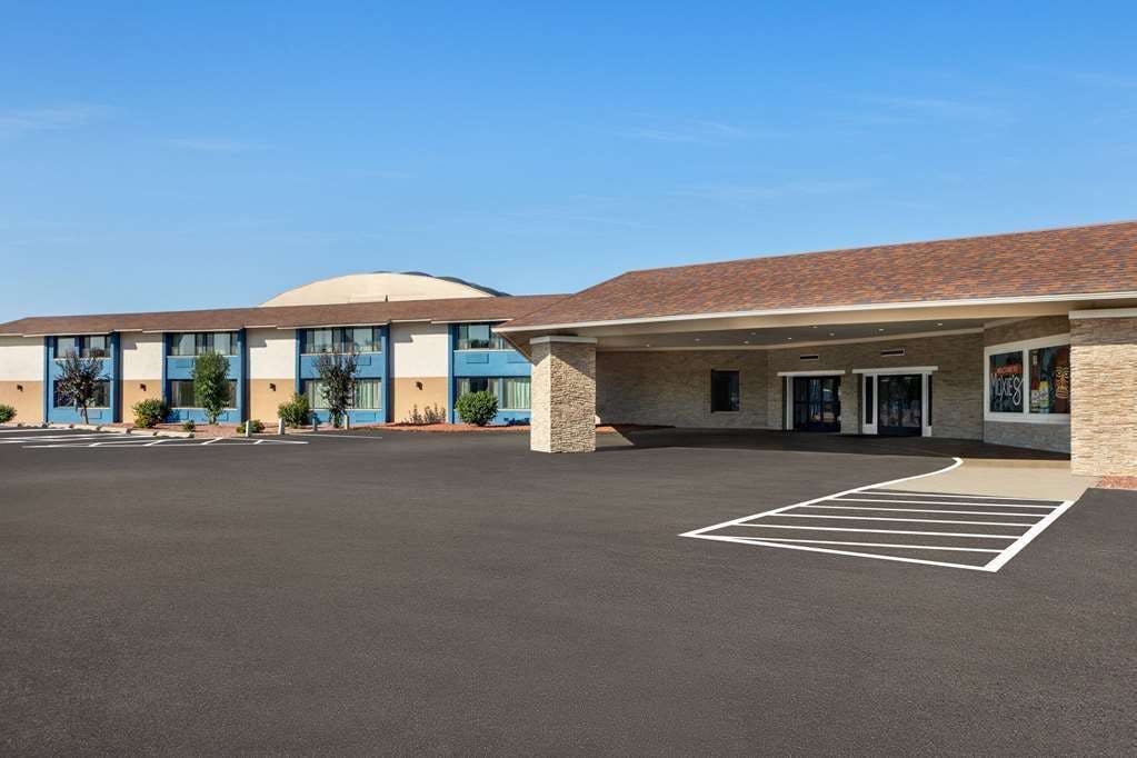 AmericInn by Wyndham La Crosse Riverfront Conference Center