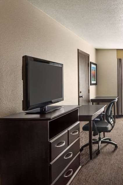 Hotel AmericInn by Wyndham La Crosse Riverfront Conference Center photo 4