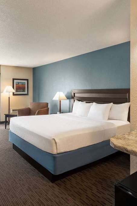 Hotel AmericInn by Wyndham La Crosse Riverfront Conference Center photo 1
