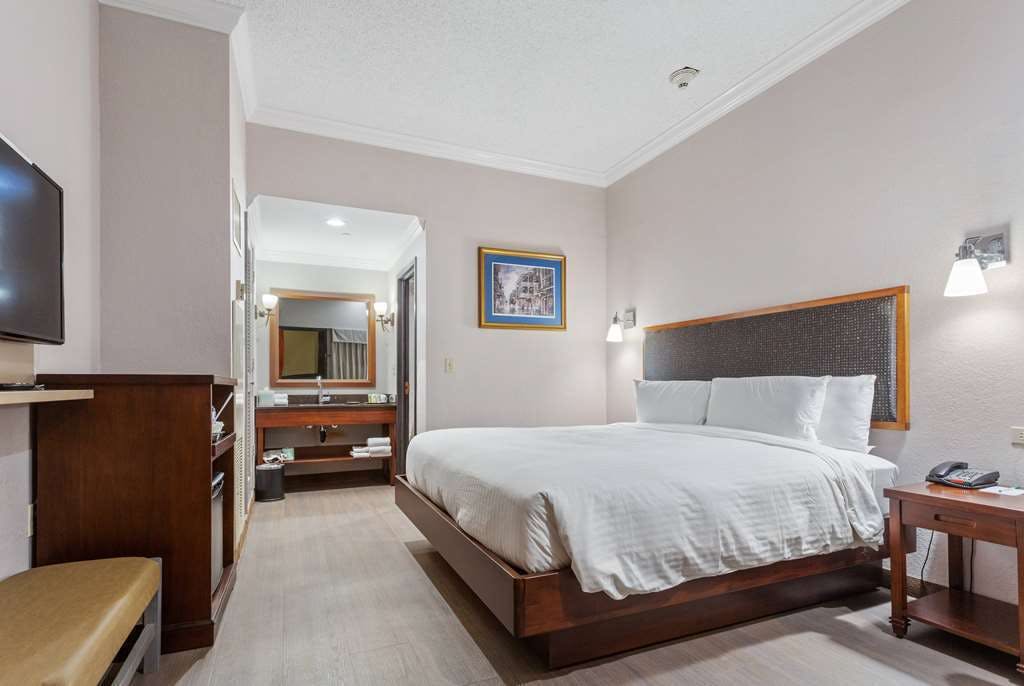 Hotel Wyndham Garden Baronne Plaza New Orleans photo 1