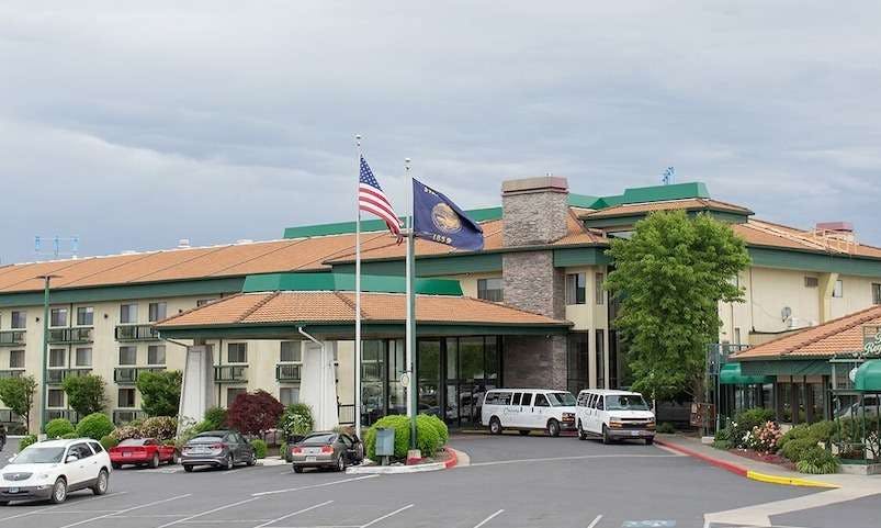 Rogue Regency Inn and Suites