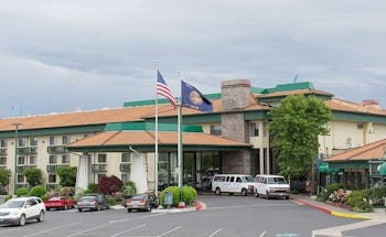 Rogue Regency Inn and Suites